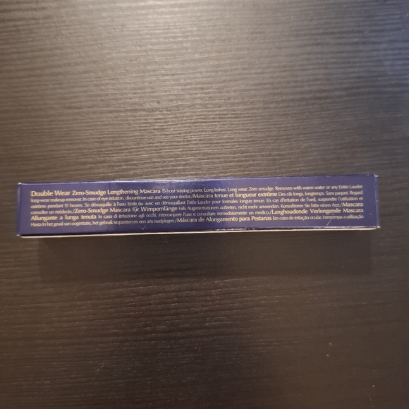 Estee Lauder Double Wear Mascara - Black and Gold - Picture 9 of 11